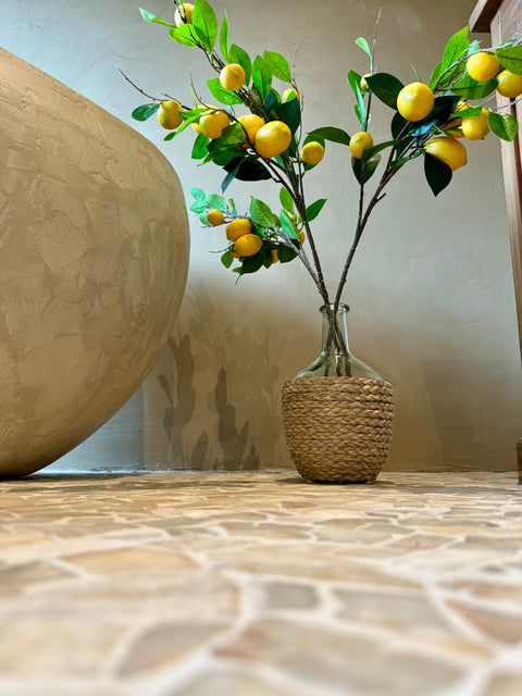 Glazen fles bekleed met rotan
