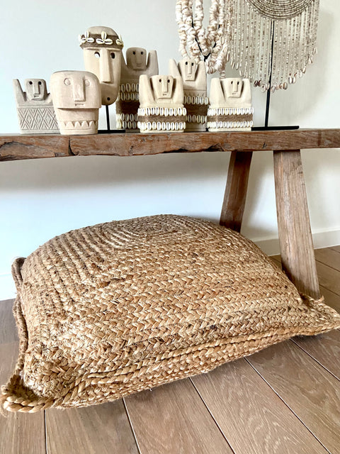 Sumba Stone #17 van Bazar Bizar. Handgemaakt beeld uit zandsteen