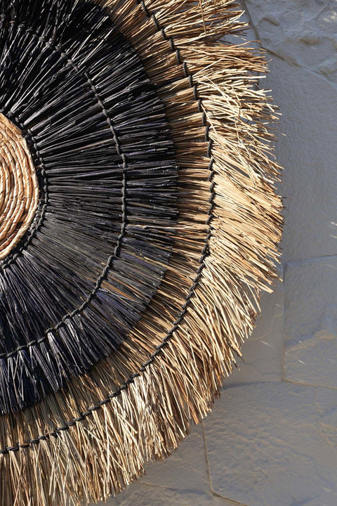 Zijkant van Amazonia muurdecoratie met natuurlijke vezelstructuur.