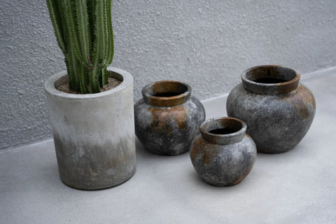 Funky vaas medium samen met andere terracotta vazen in boho stijl