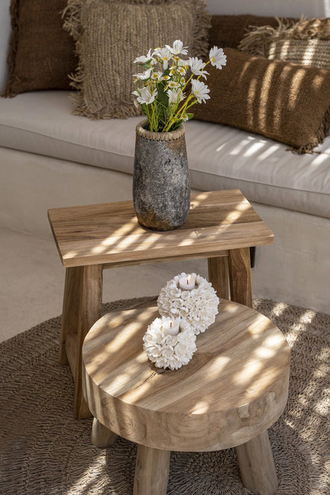 Sneaky vaas medium gestyled op een zonovergoten terras met boho elementen