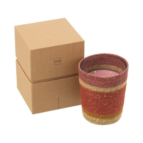 J-Line geurkaars 'Rotan Burgundy' medium met natuurlijke rotan en bijpassende kartonnen verpakking