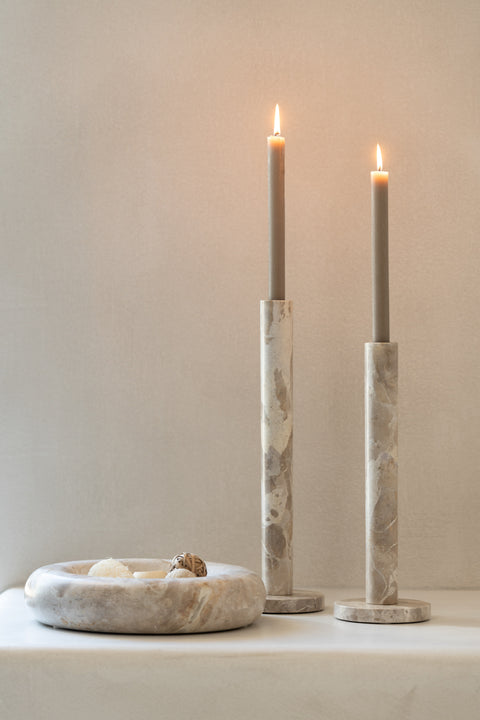 J-Line Marble Beige kom small gecombineerd met marmeren kandelaars