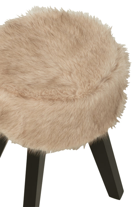 Detail van het zachte beige fur zitvlak van het J-Line krukje Fur.