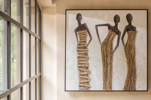 J-Line Schilderij African tegen beige muur naast raam, met natuurlijke lichtinval