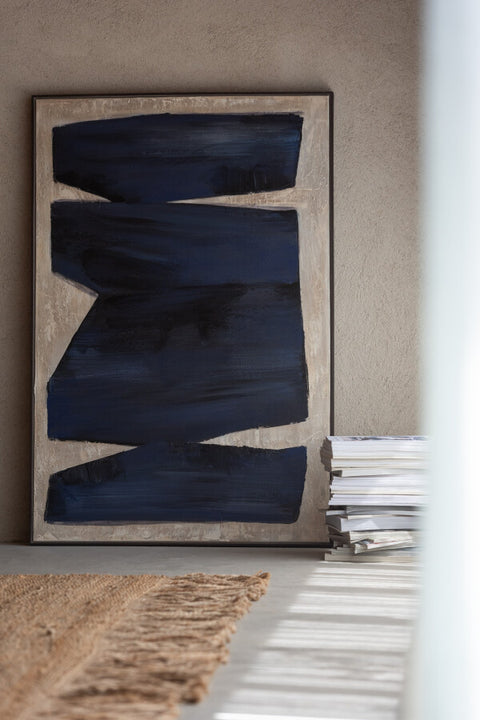 Schilderij ‘Pog’ van J-Line gestyled tegen een beige muur – rustiek en modern gecombineerd