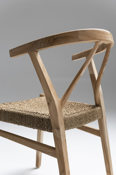 J-Line Stoel Alis detail in interieur – rotan en teakhout