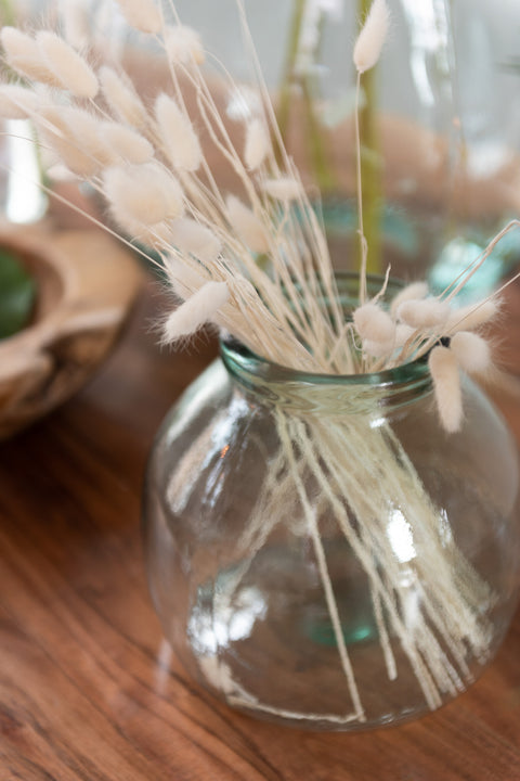 J-Line Vaas Transparant gevuld met droogbloemen op tafel