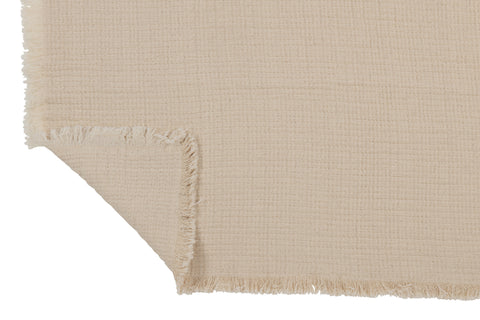 Beige plaid ‘Muslin’ van J-Line – detail van opengevouwen structuur met geweven patroon