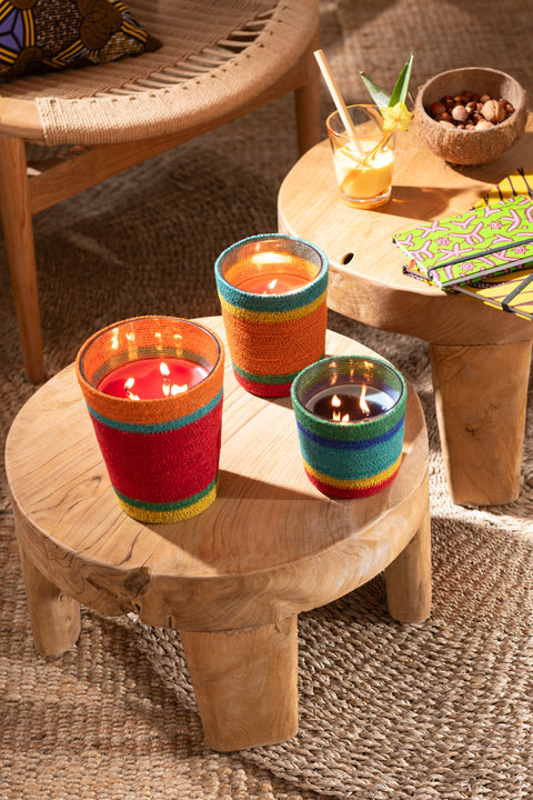 J-Line Set van 2 Tafels Teak – houten salontafeltjes met kleurrijke geurkaarsen decoratie