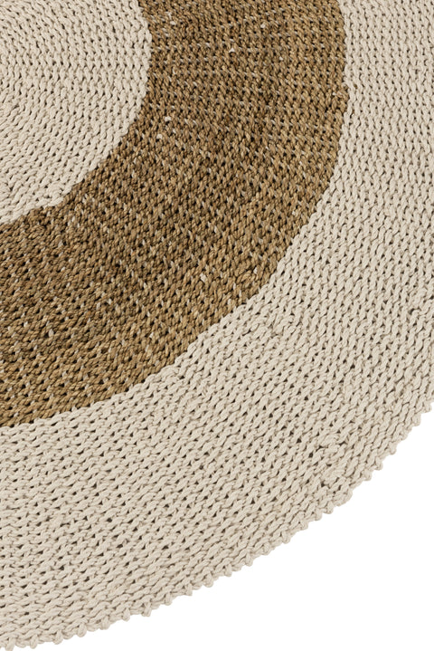Detail van J-Line tapijt ‘Seagrass White’ – handgeweven zeegrasstructuur met naturel en witte accenten