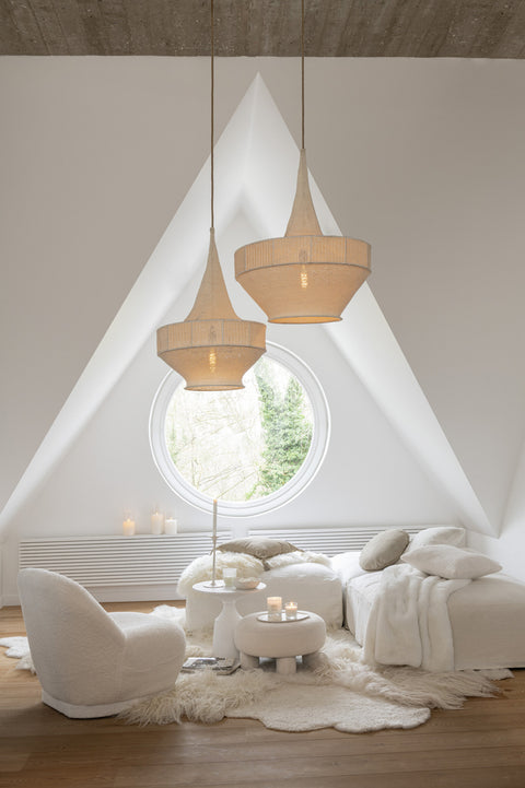J-Line Zetel 'Teddy White' in wit interieur met witte mat en meubels