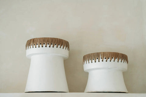 Kandelaars Pretty small en medium – decoratie tegen beige muur