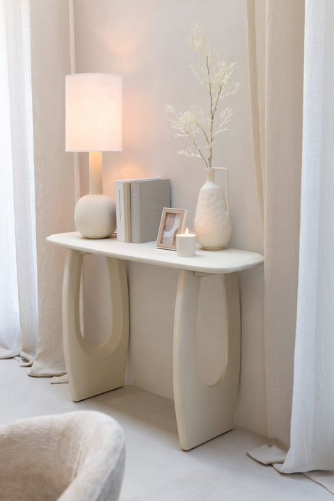 J-Line Console Mark – witte mangohouten console in modern beige interieur