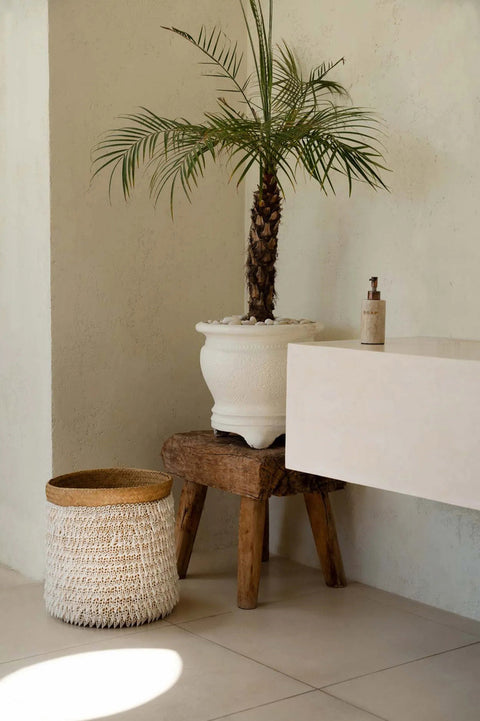 Mand The Pandan #2 – mand met schelpen in boho badkamer