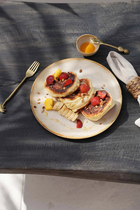Sauskom Cascais Small gebruikt als honingkommetje bij ontbijt met pannenkoeken