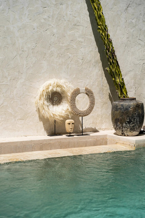 Schelpenketting The Papua als boho decoratie aan zwembad
