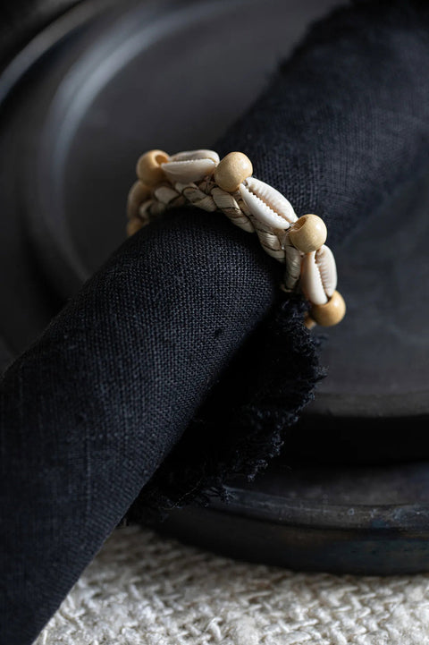 Serviettenring The Shell met zwart servet boho tafeldecoratie