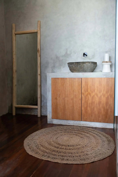 Spiegel 'Island' in boho badkamer, warme sfeer