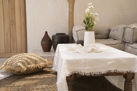 Tafelkleed The Linen White 150x200 op boho buitentafel