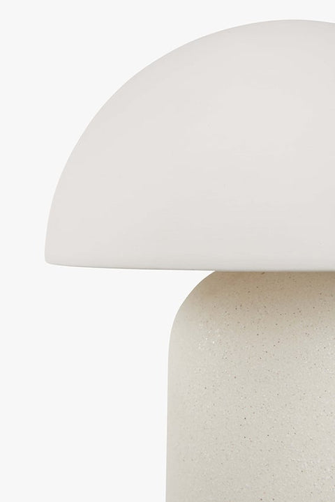 Tafellamp 'Maeve' detail, focus op textuur en afwerking