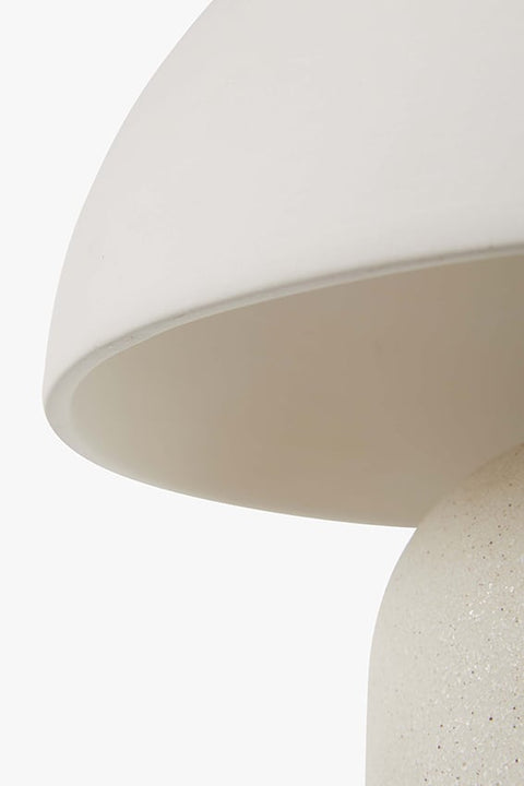 Tafellamp 'Maeve' detail van kap, off-white aardewerk