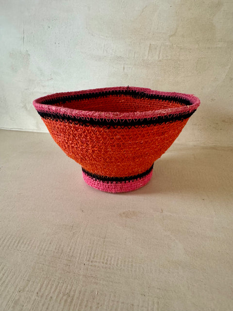 Oranje, roze, zwarte kom gemaakt uit zeegras (JLine by Jolipa)