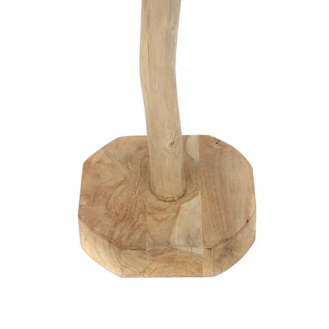 Detail van de houten voet van de staande kapstok The Coat Hanger
