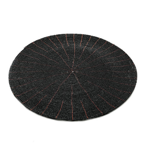 Zwarte ronde placemat The Beaded van kralen met ijzeren frame.