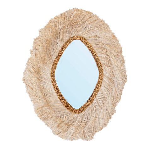 Grote Bazar Bizar spiegel The La Duchessa met handgeweven naturel abaca frame volledig in beeld.