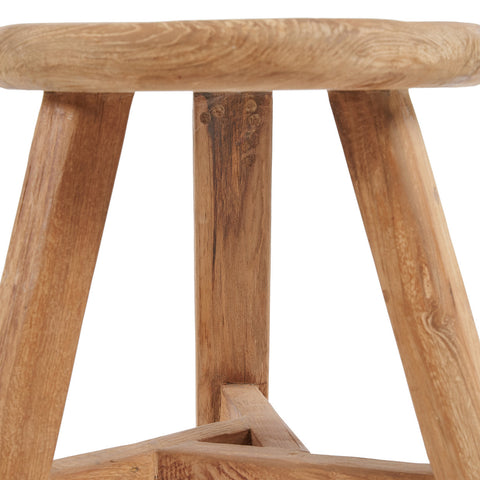 Detail van het natuurlijke gerecyclede teakhout van The Noguchi krukje