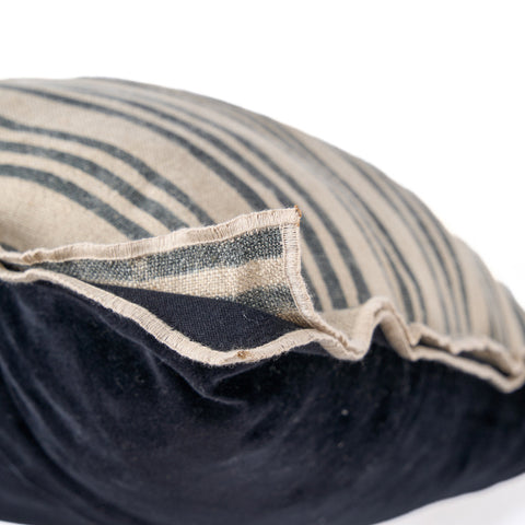 Detail van de verborgen ritssluiting van de Bazar Bizar The Nordic Stripe kussenhoes.