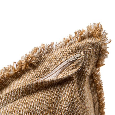 Detail van de verborgen ritssluiting van de Bazar Bizar The Sahara Fringe kussenhoes.