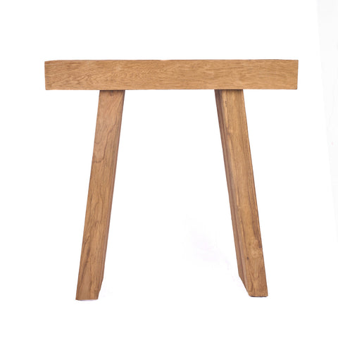 Voorzijde van de naturel teakhouten The Stance console