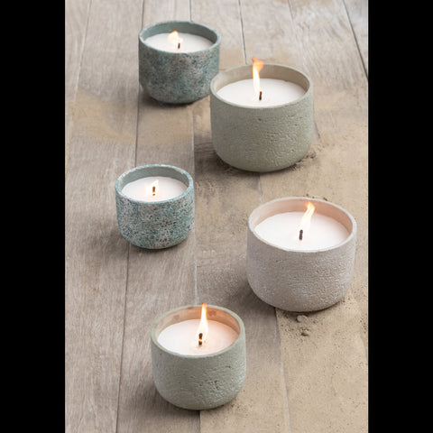 Set buitenkaarsen in cement pot groen J-Line verschillende formaten samen