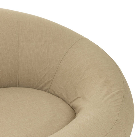 Detail van beige Donut loungekussen met zachte afwerking