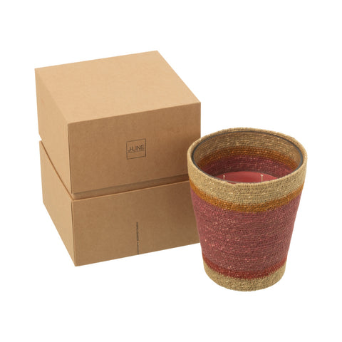 Grote geurkaars Rotan Burgundy van J-Line met rotan omhulsel en kartonnen verpakking