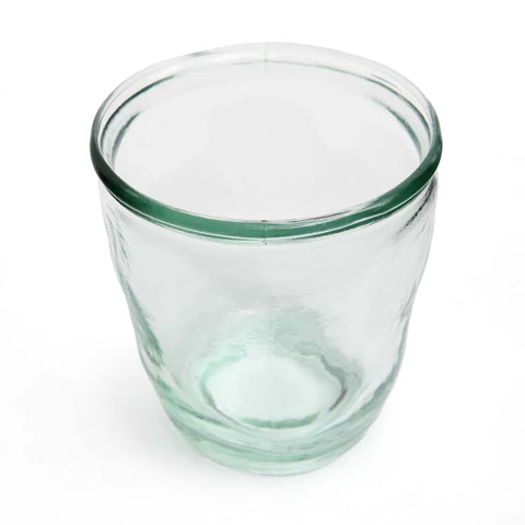  Zijaanzicht van het duurzame Glas 'Tching', gerecycled glas met natuurlijke imperfecties