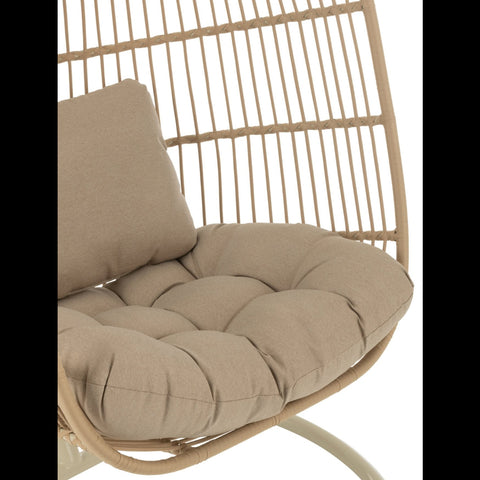 Detail van de beige kussens van de J-Line Egga hangstoel