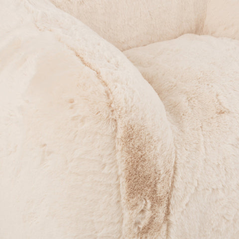 Detail van de fluffy armleuning van de J-Line Cutie Cream Small zetel