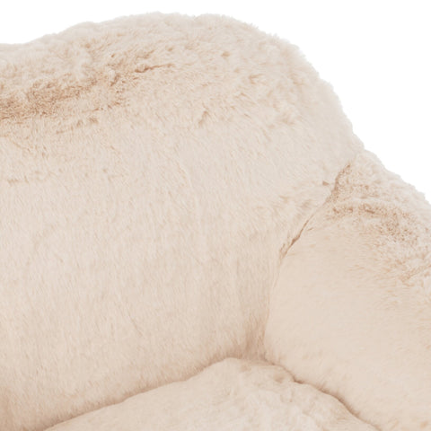 Detail van de zachte rugleuning van de J-Line Cutie Cream Small zetel