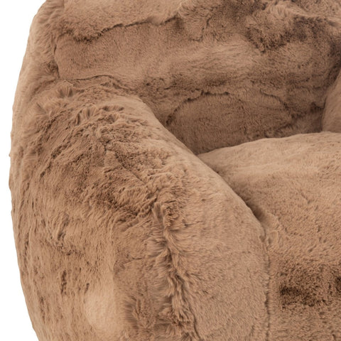 Detail van de zachte armleuning van de J-Line Cutie Taupe Small zetel
