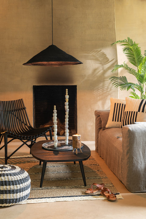 Zwarte rechthoekige J-Line koffietafel Rectangular in boho stijl woonkamer.