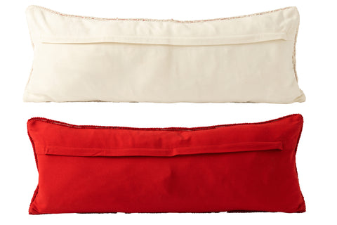 Achterzijde van rood-witte kerstkussens, effen uitgevoerd