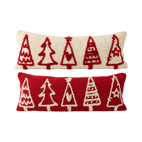 Twee rechthoekige rood-witte kerstkussens met kerstbomenmotief van J-Line