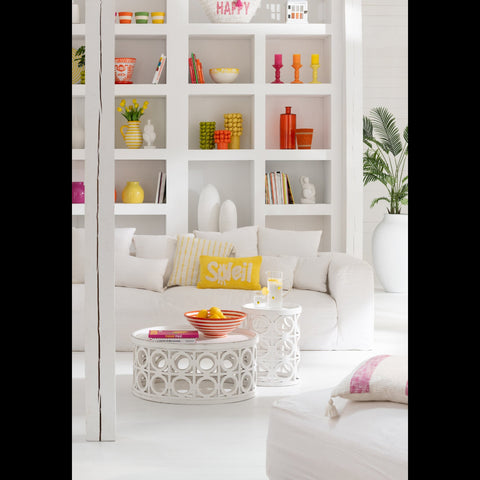 J-Line kussen Soleil geel beige in wit interieur