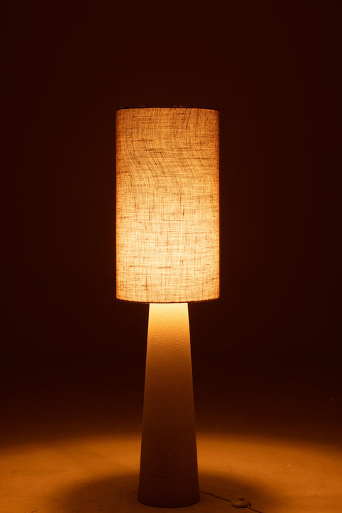 J-Line Lamp Ava Small – vloerlamp brandend in donker interieur