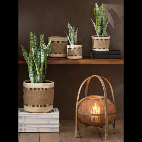 J-Line mand Band set van 2 gebruikt als bloempot in warm bruin interieur