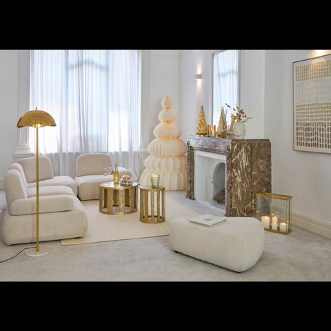 J-Line Olivia modulaire zetel in ecru in een warm beige interieur met winterse decoratie