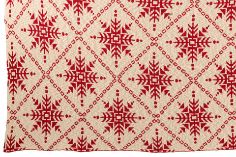 Opengegooid plaid met rood-witte sneeuwvlokken voor warme wintersfeer